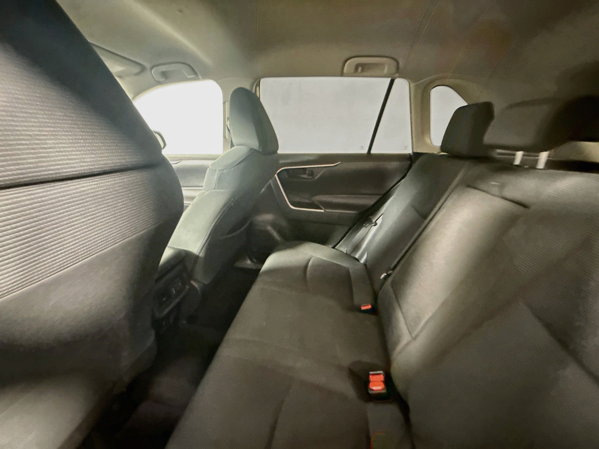 Used 2022 White Toyota LE image 21