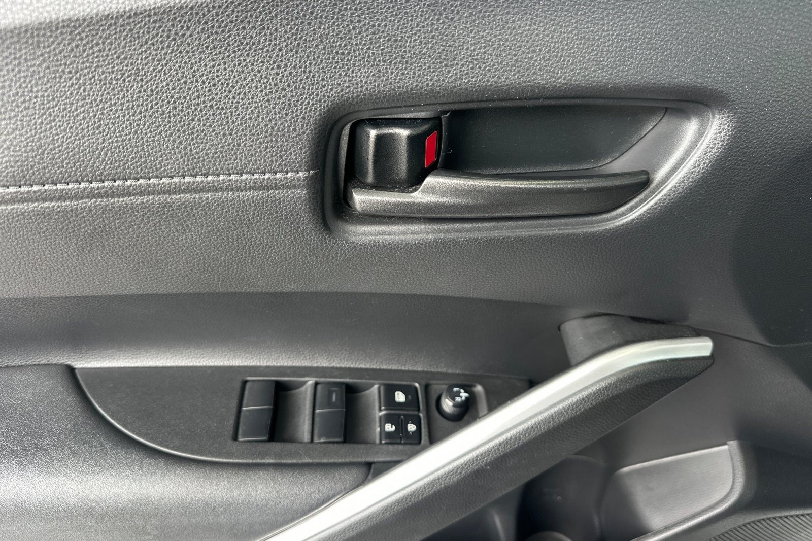 Certified Used 2023 Wind Chill Pearl Toyota LE image 10