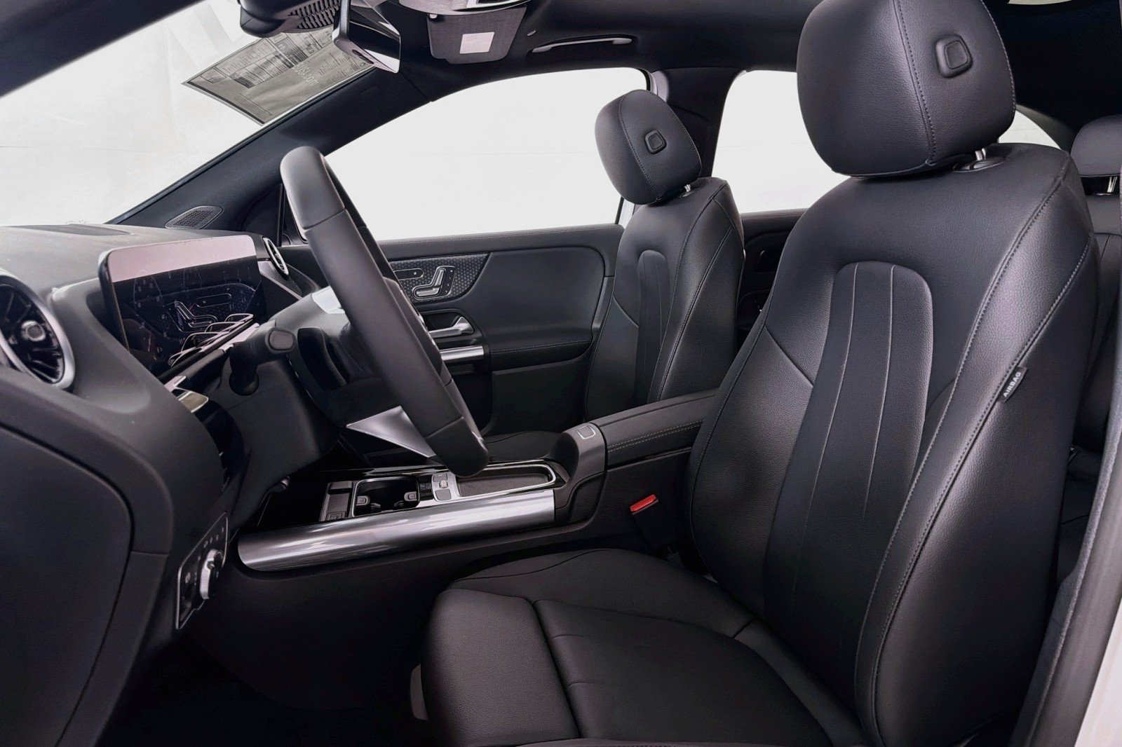 New 2026 Polar White Mercedes-Benz GLA 250 SUV image 16