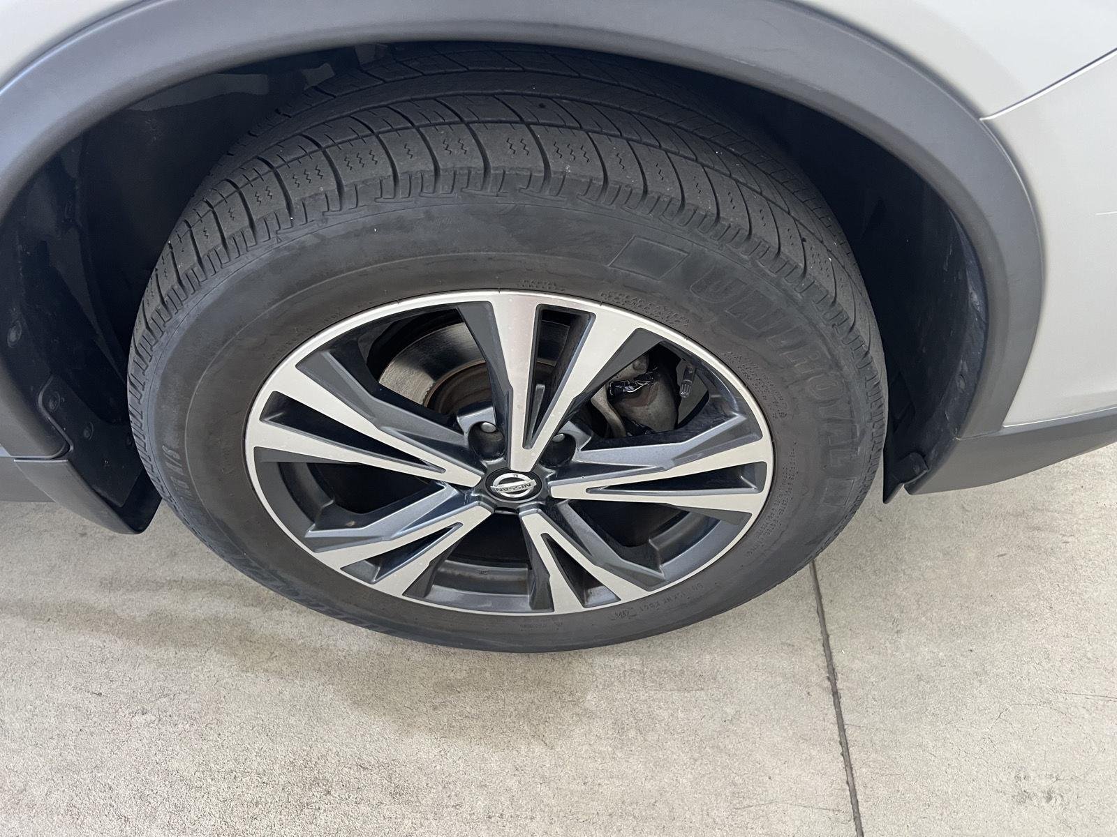 Used 2017 Brilliant Silver Nissan SL image 15