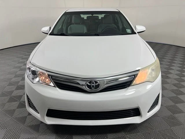 Used 2014 White Toyota LE image 2
