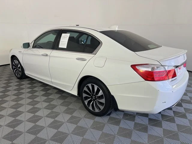 Used 2015 White Honda  image 5