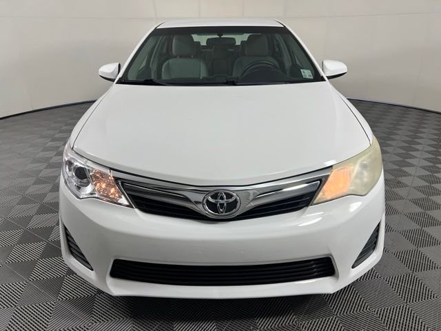 Used 2014 White Toyota LE image 2