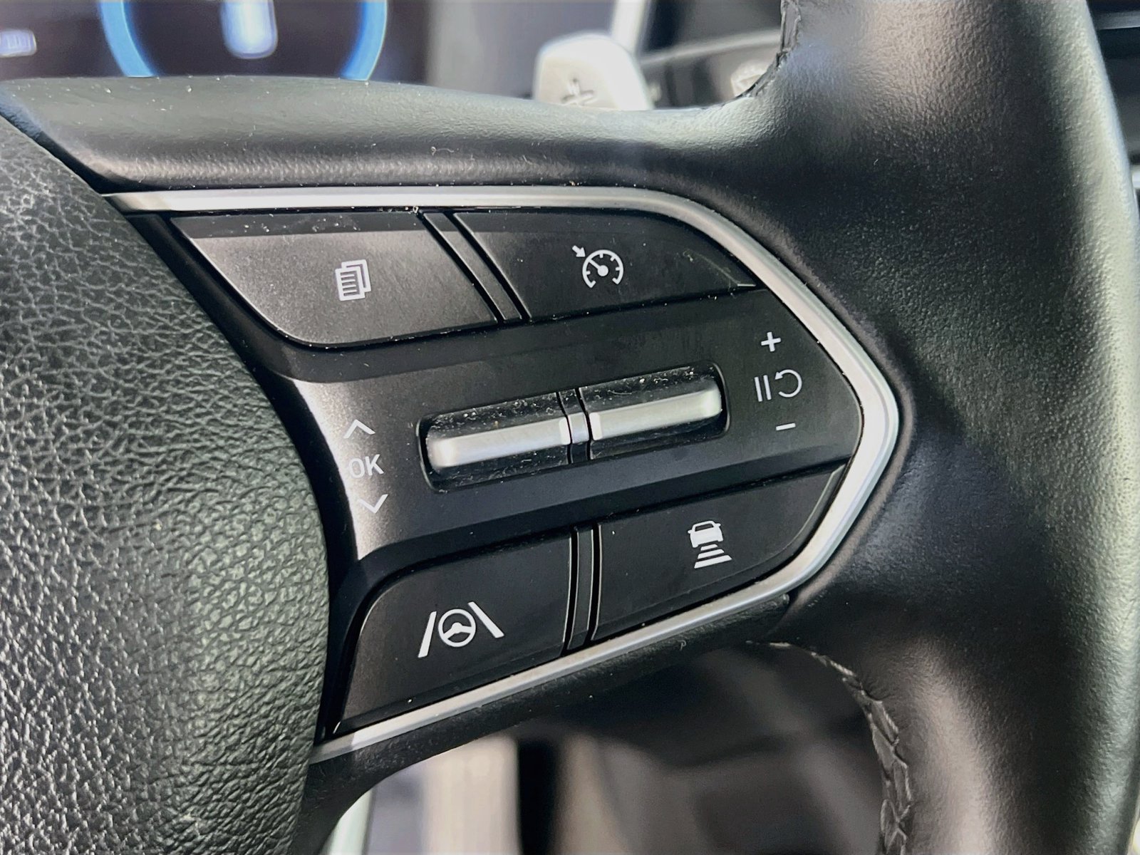 Used 2022 Black Hyundai Limited image 18