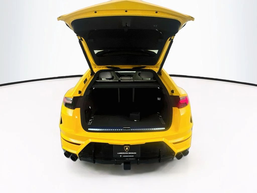 Used 2026 Giallo Auge Metallic Lamborghini SE image 27