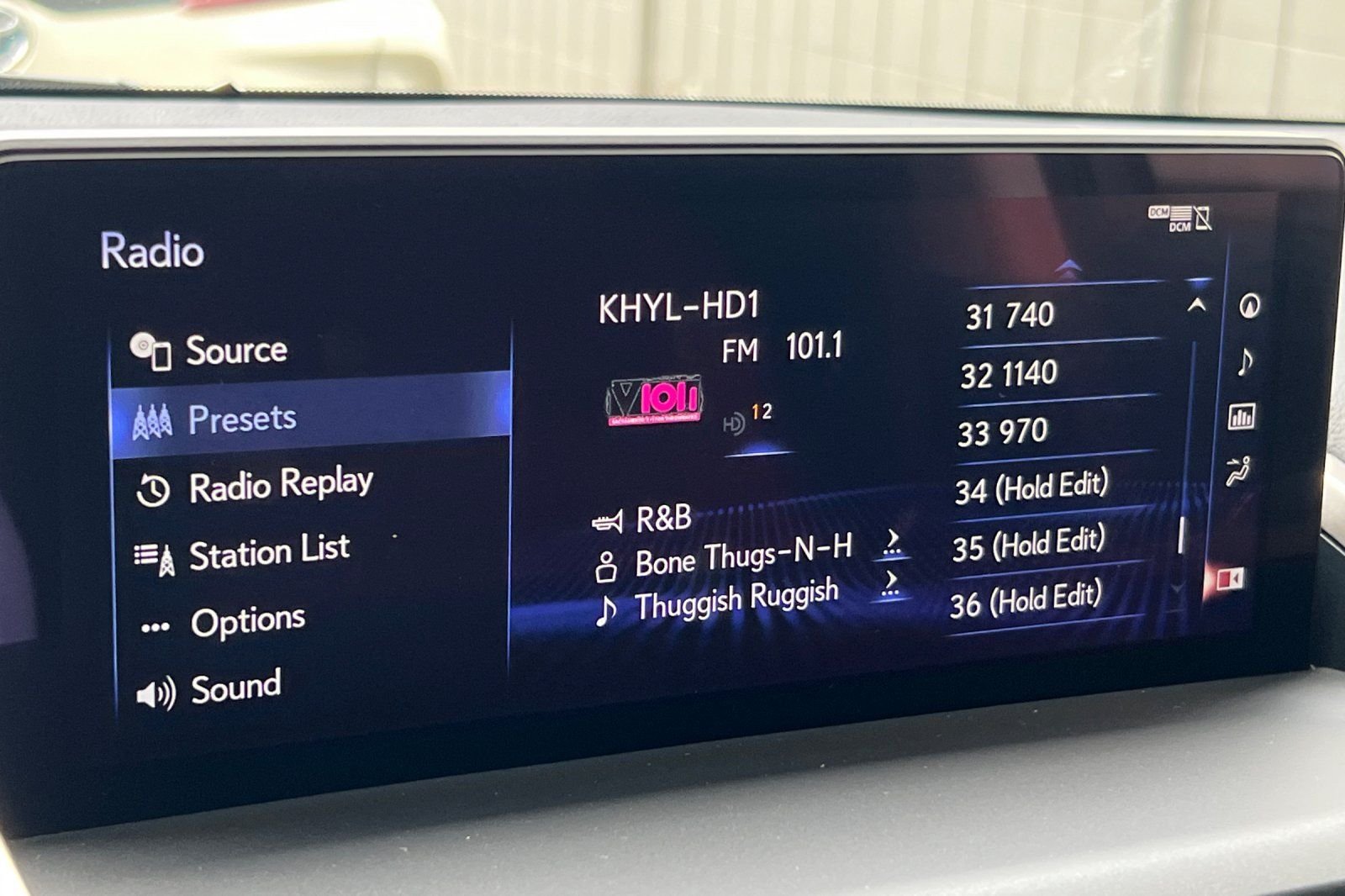 Used 2020 Silver Lexus 300h image 22