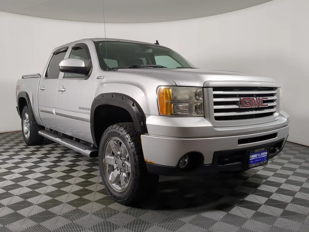 Used 2013 White GMC SLT image 2