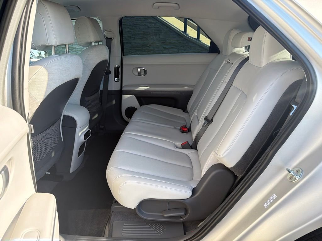 Used 2023 Gold Hyundai SEL image 13