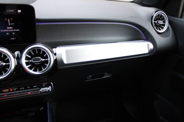 Used 2022  Mercedes-Benz GLB 250 image 20