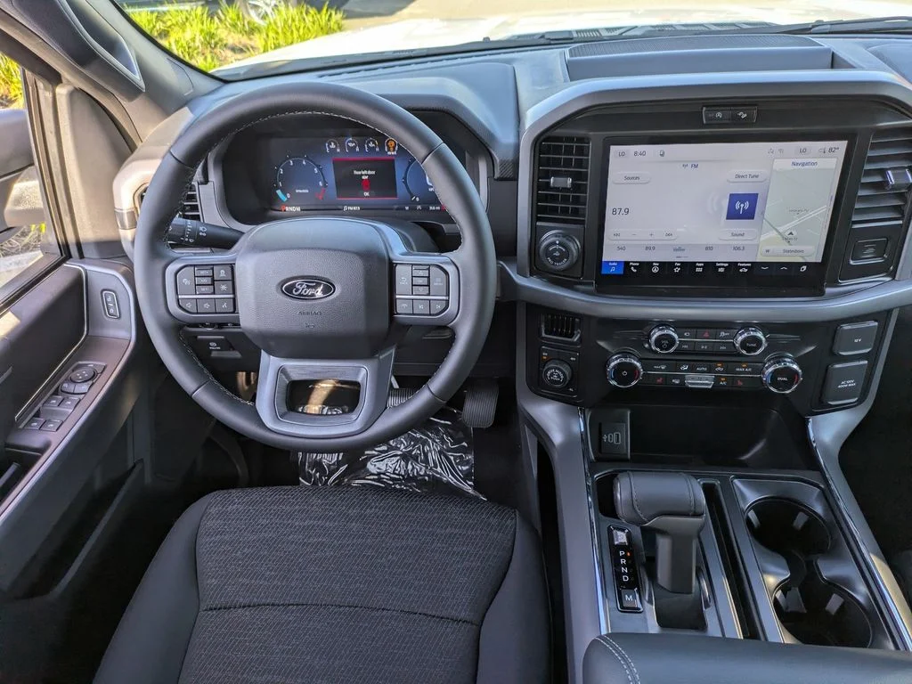 New 2026 Oxford White Ford XLT image 17