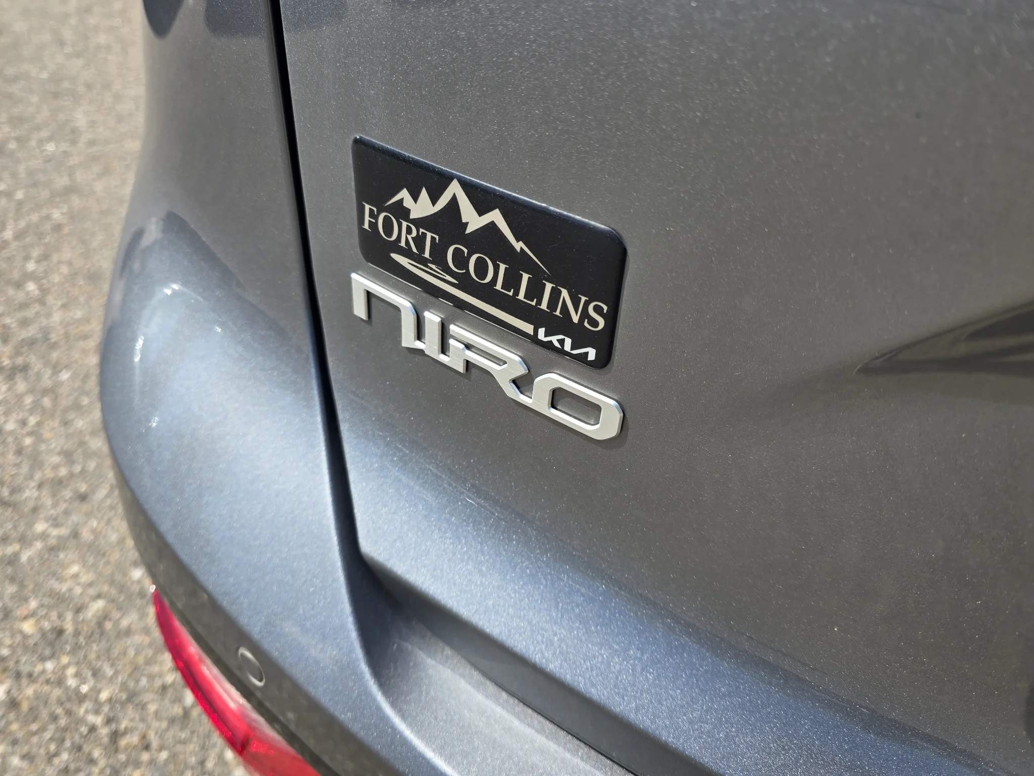 Used 2024 Steel Gray Kia Wind image 21