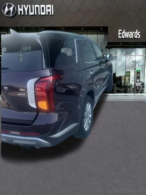 Used 2025 Red Hyundai SEL image 1