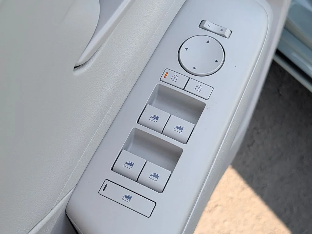 Used 2024 Green Hyundai SEL image 18