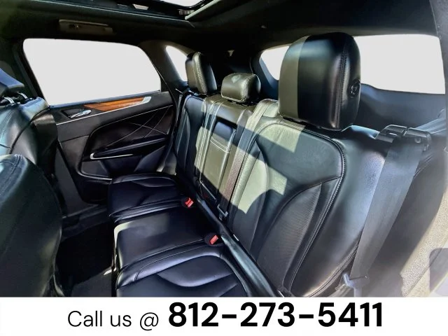 Used 2019 White Lincoln Select image 25