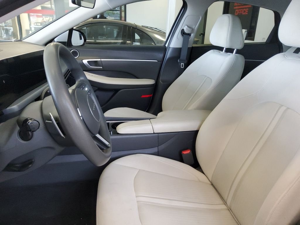 Used 2024 White Hyundai SEL image 24