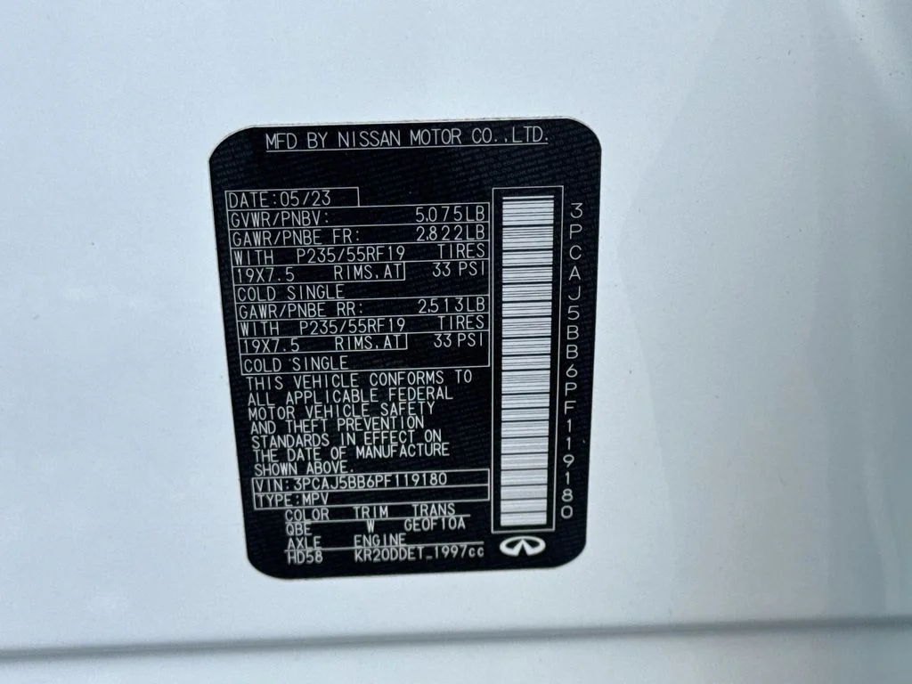 Certified Used 2023 White INFINITI LUXE image 34
