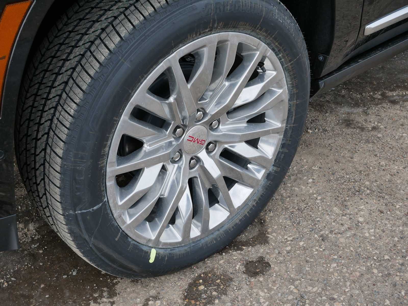 2026 GMC Yukon XL Denali - Photo 9