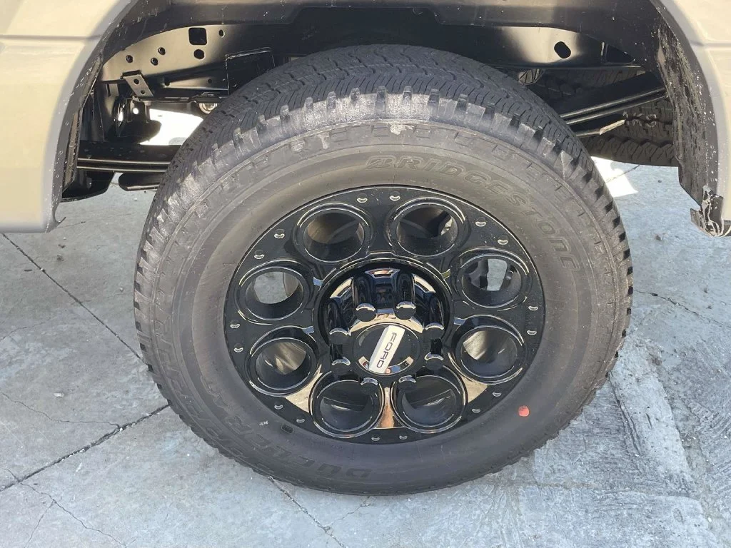 New 2027 Silver Ford XLT image 9