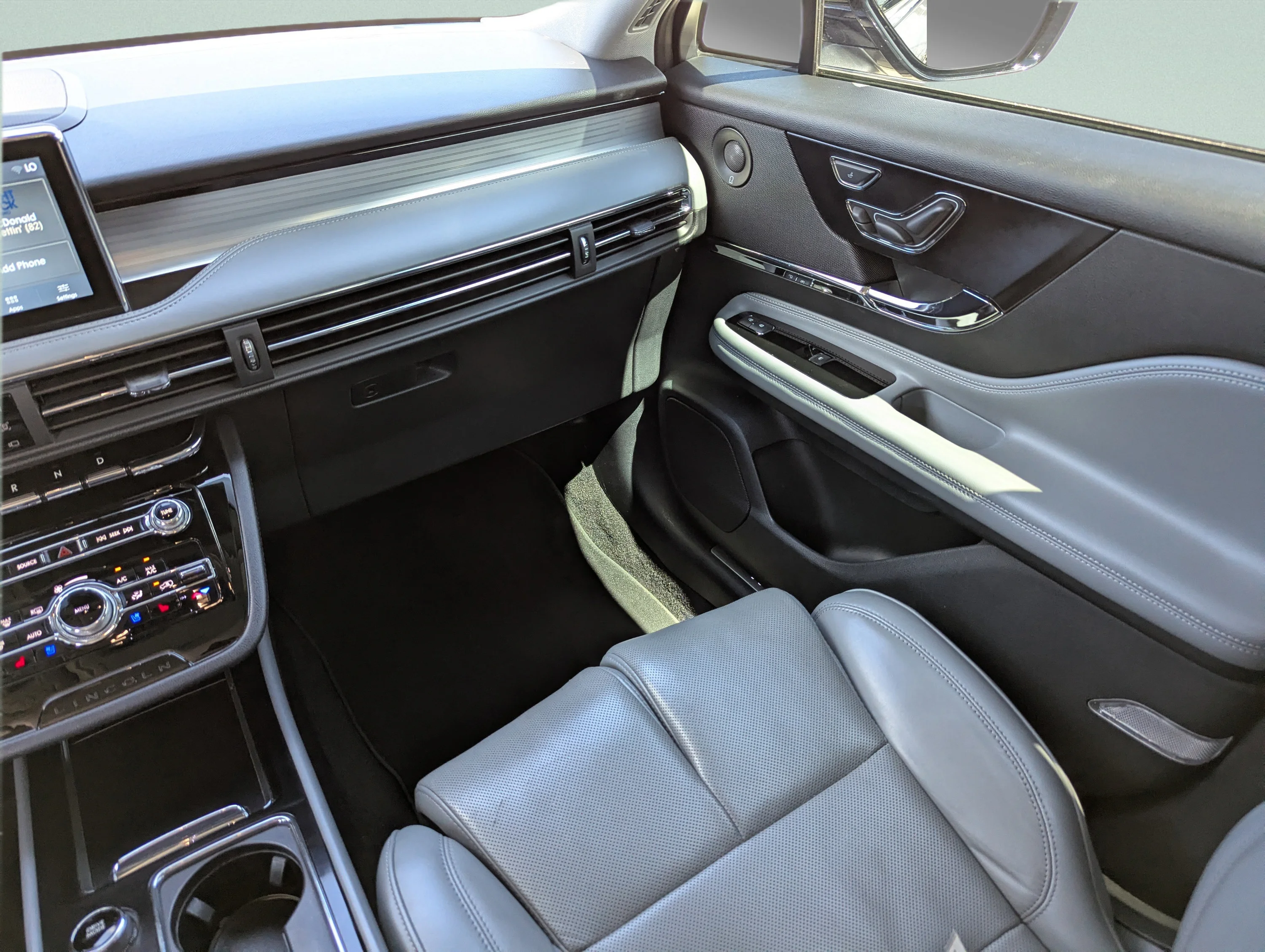 Used 2021 Gray Lincoln Reserve image 18