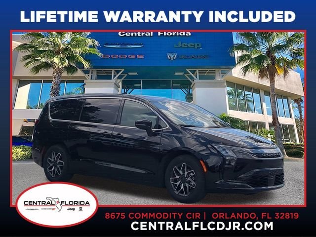 2027 Chrysler Pacifica Limited's photo