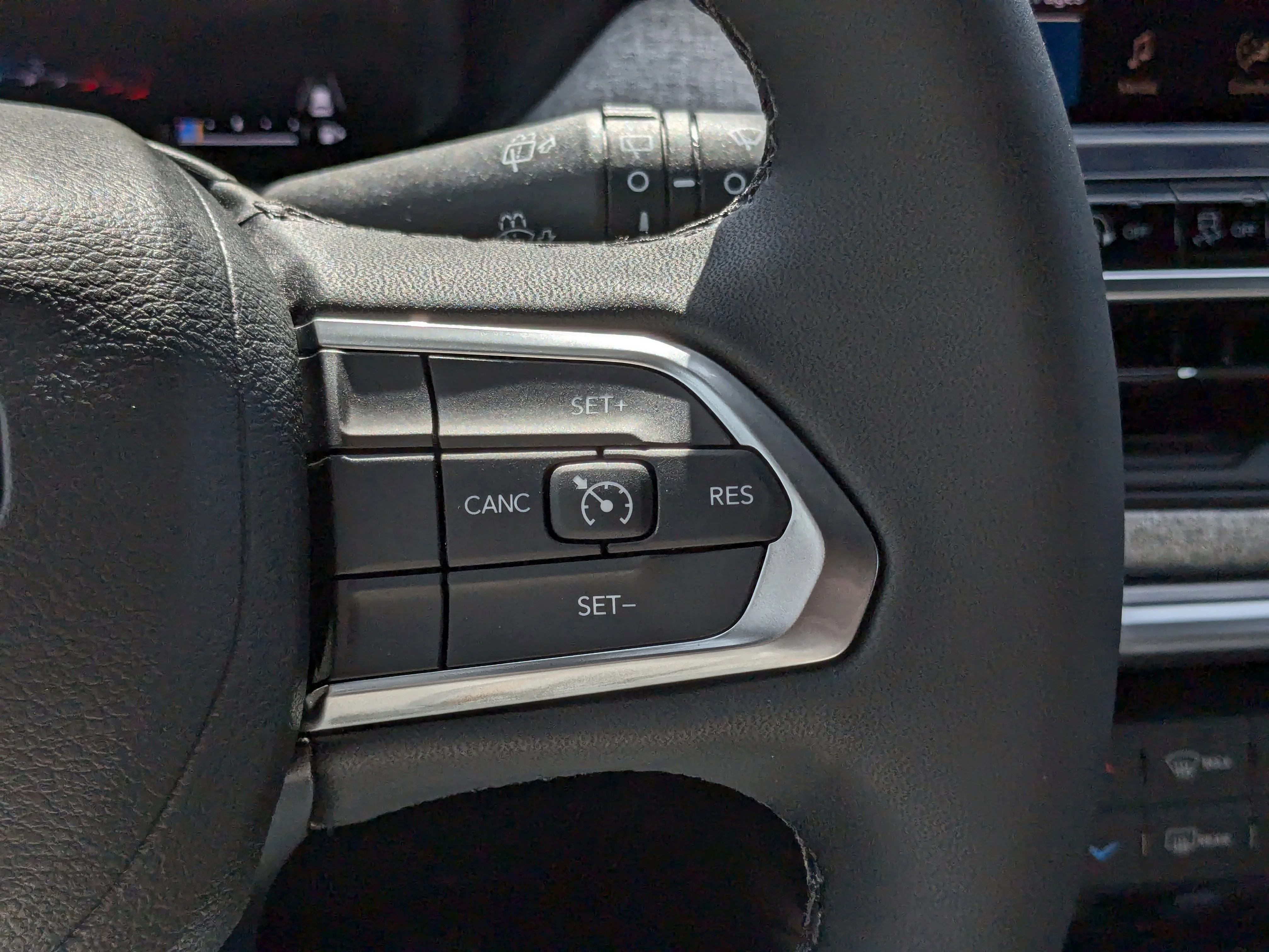 New 2025 White Jeep North - - Front heated seats - Forward Collision Warning - Uconnect 5 with 8.4?inch display image 17