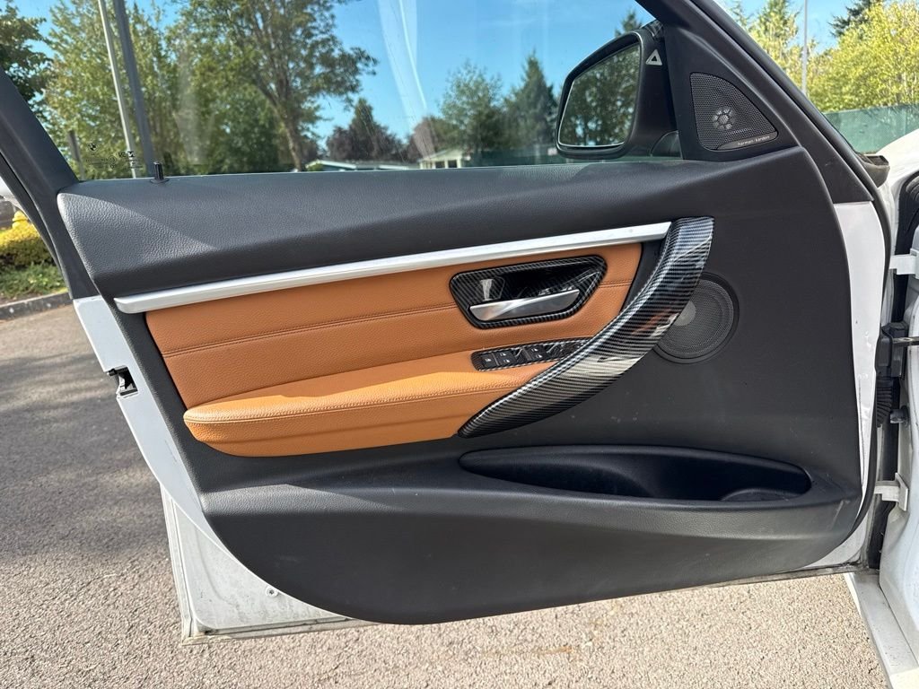 Used 2018 Mineral White Metallic BMW 340i xDrive image 17