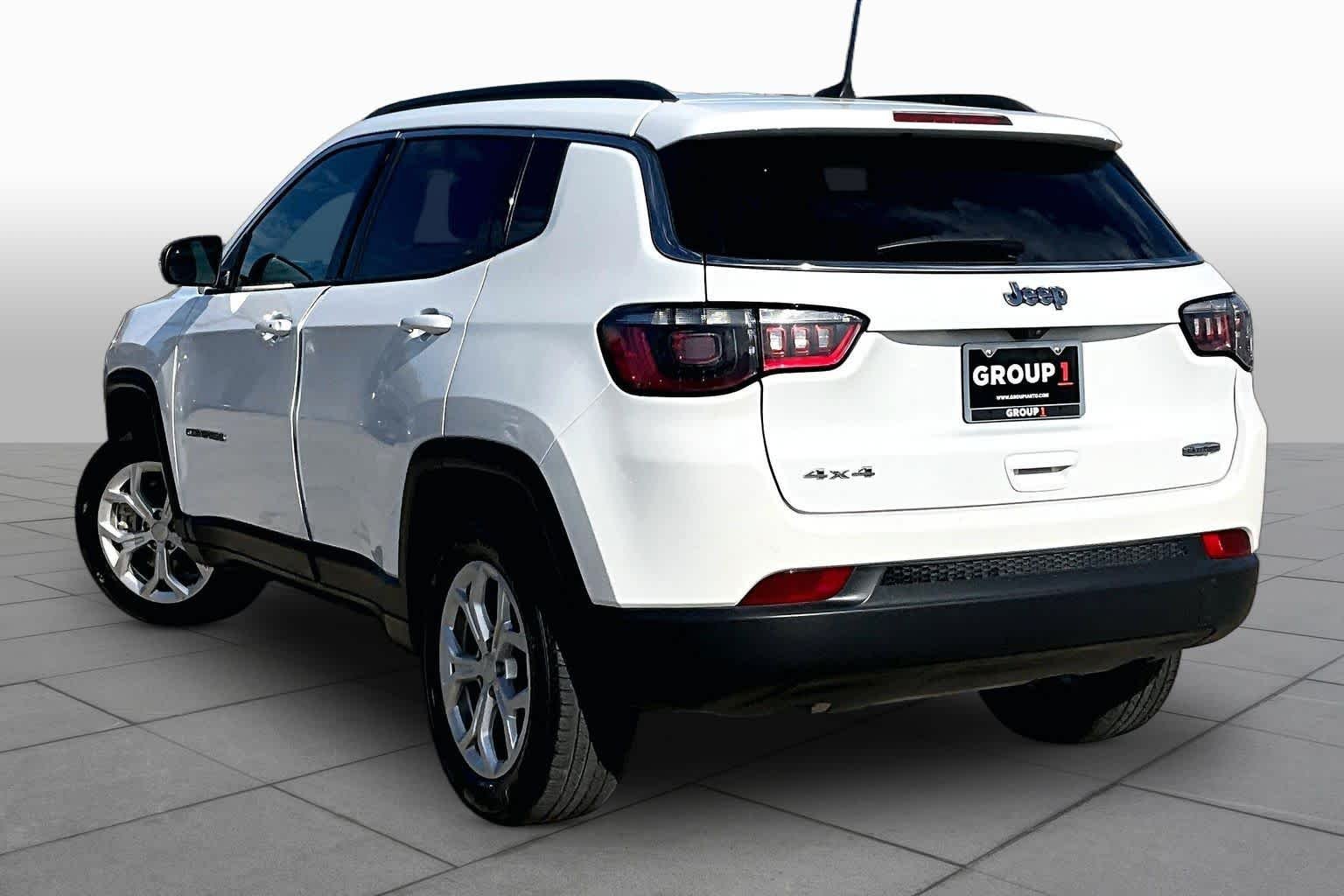 Used 2024 Bright White Clearcoat Jeep Latitude image 12