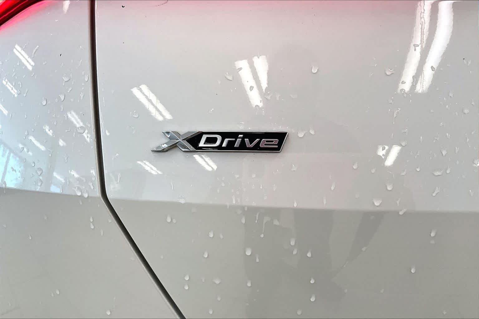 Used 2025 Mineral White Metallic BMW 30 xDrive image 29