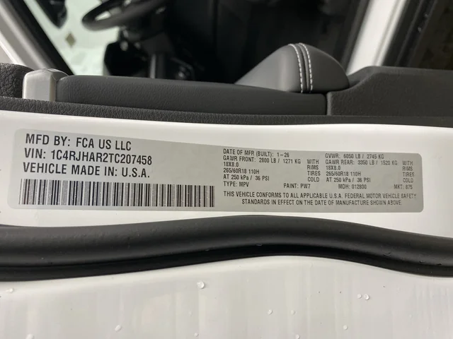 New 2026 Bright White Clear-Coat Exterior Paint Jeep Altitude image 41