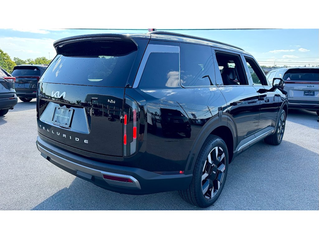 New 2027 Ebony Black Kia S image 4