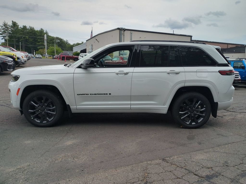 New 2026 Bright White Clear-Coat Exterior Paint Jeep Limited Reserve image 6