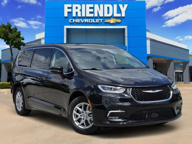 2024 Chrysler Pacifica Touring L's photo
