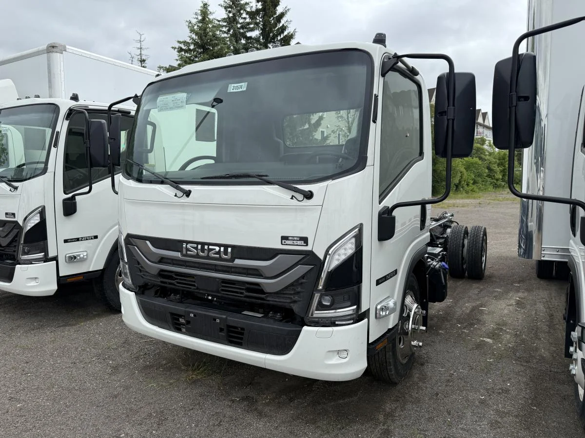 Used 2025 White Isuzu Cab & Chassis image 1