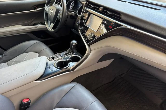 Used 2018 Brown Toyota XLE image 17