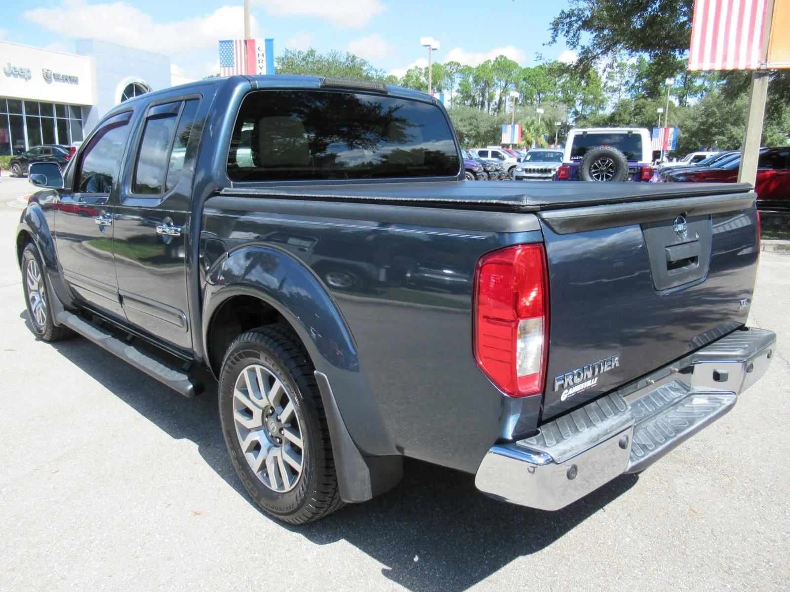 Used 2013 Blue Nissan SL image 5