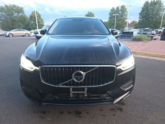 Used 2020 Onyx Black Metallic Volvo Momentum image 8