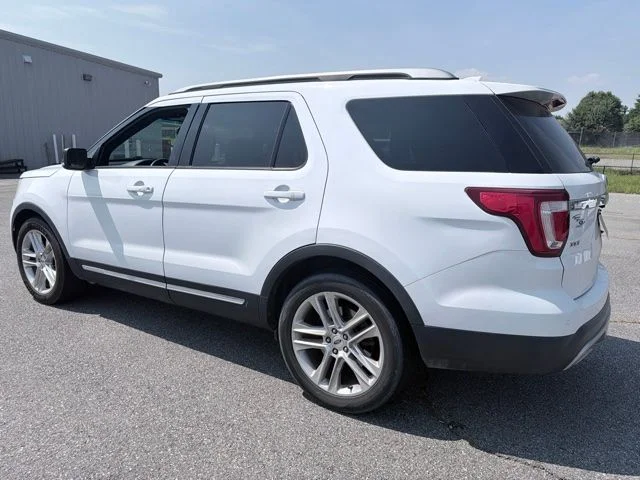 Used 2017 White Ford XLT image 4