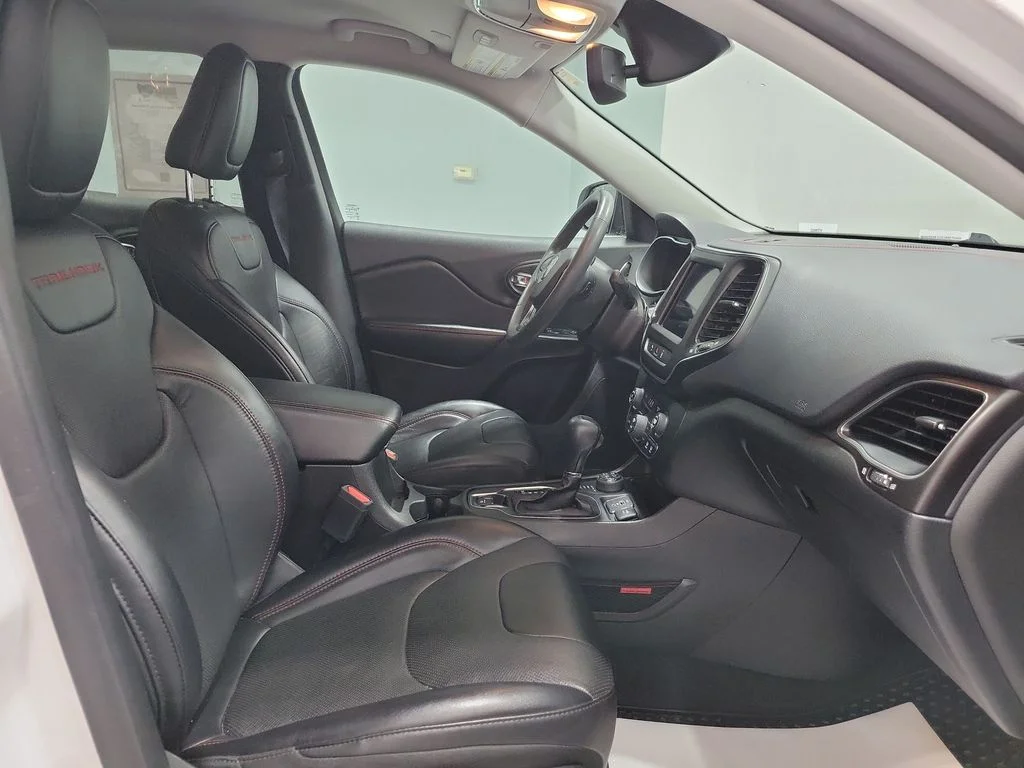 Used 2022 White Jeep Trailhawk image 21