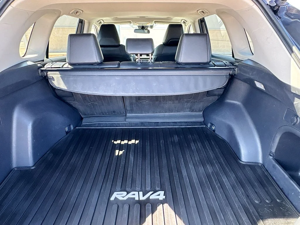 Used 2021 Gray Toyota XLE Premium image 31