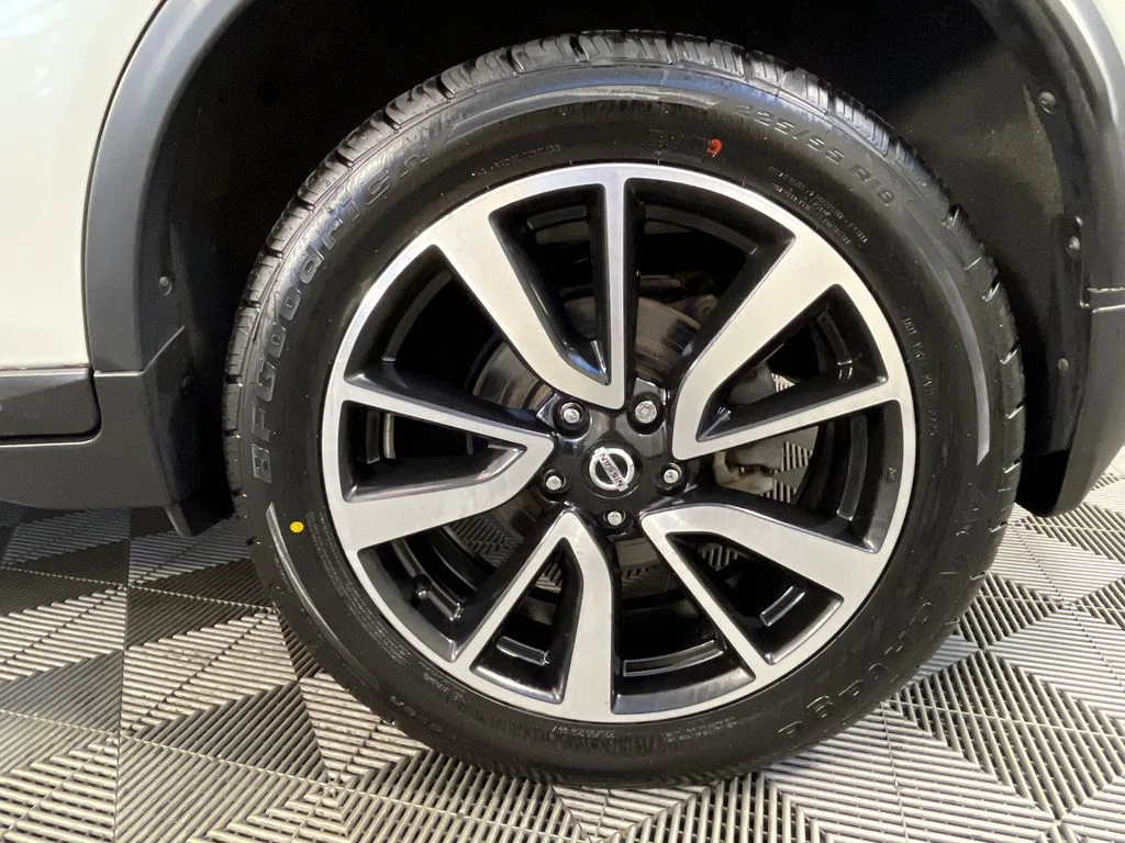 Used 2020 White Nissan SL image 14