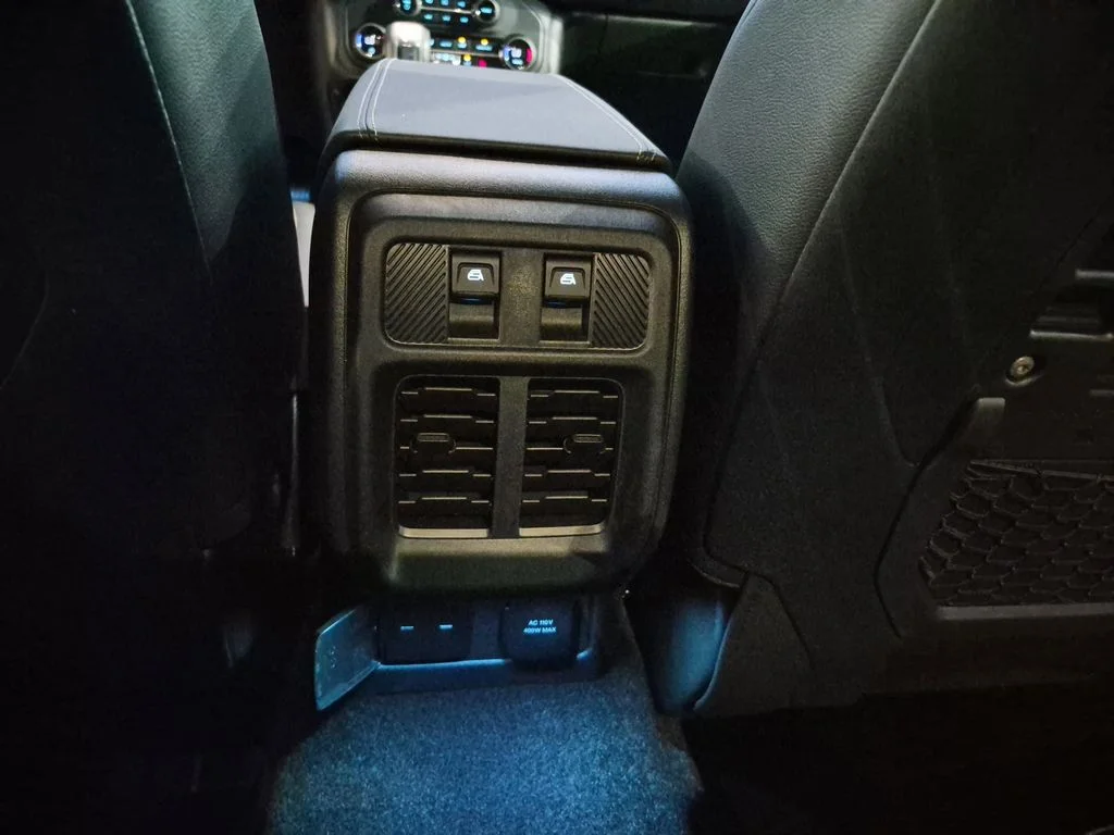 New 2025 Velocity Blue Metallic Ford Badlands® image 19