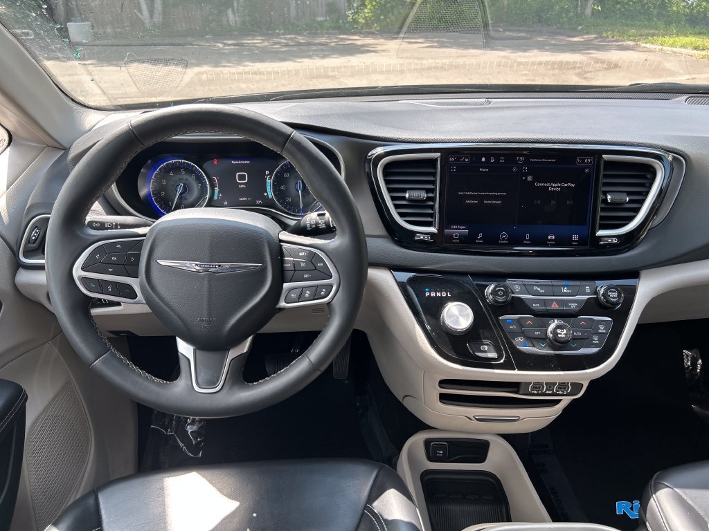 Used 2023 Black Chrysler Touring L image 18