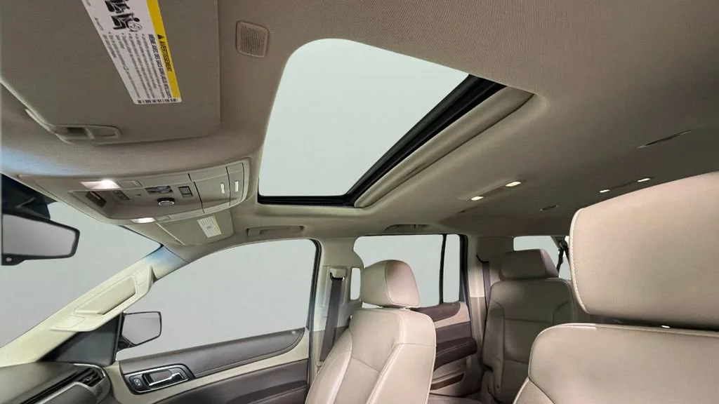 Used 2019 IRIDESCENT PEARL TRICOAT Chevrolet LT image 28