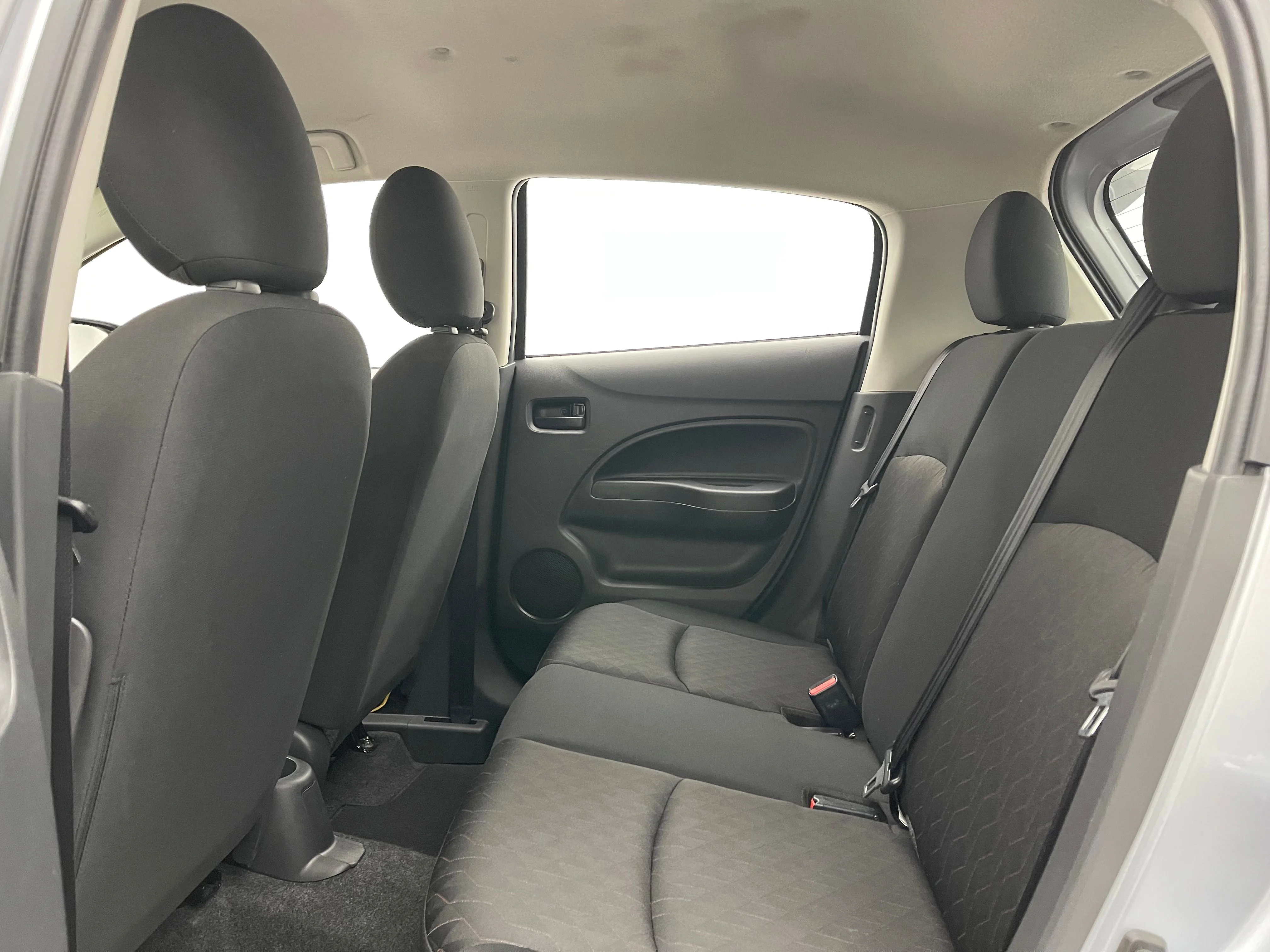 Used 2024 Silver Mitsubishi ES image 33