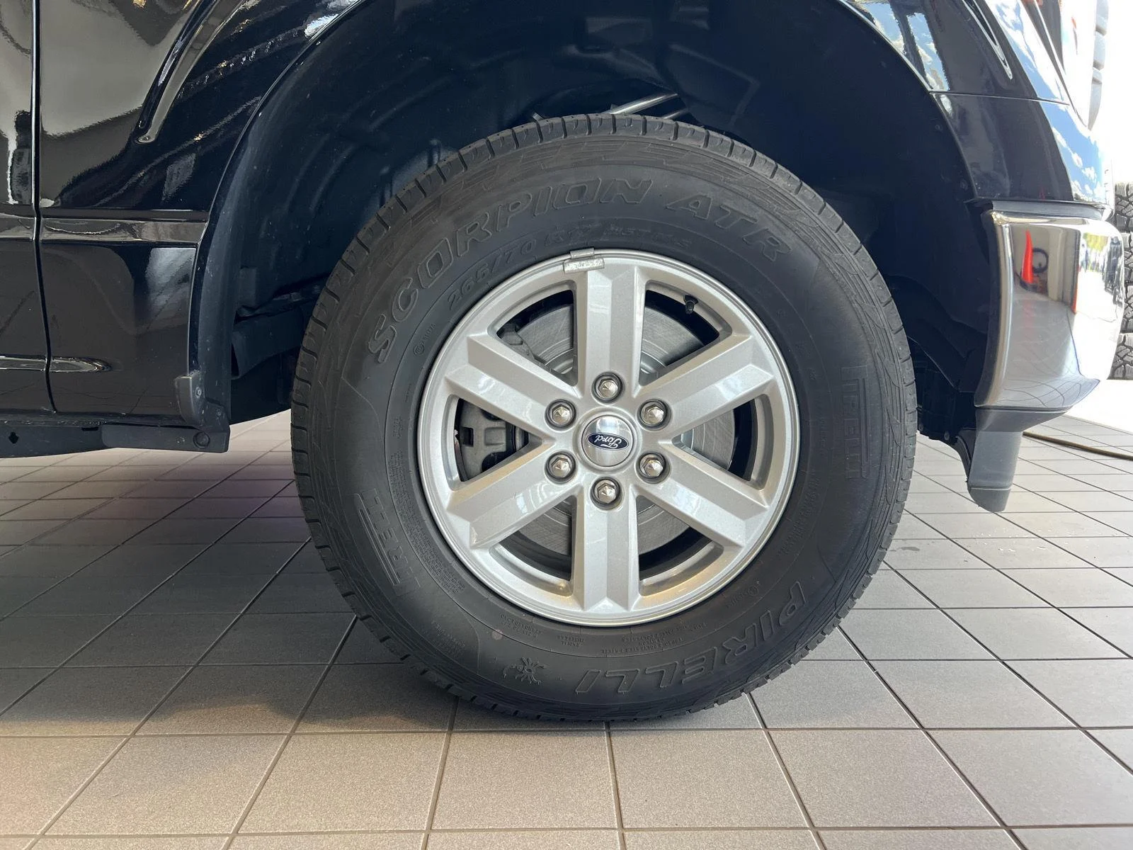 Used 2023  Ford XL image 12
