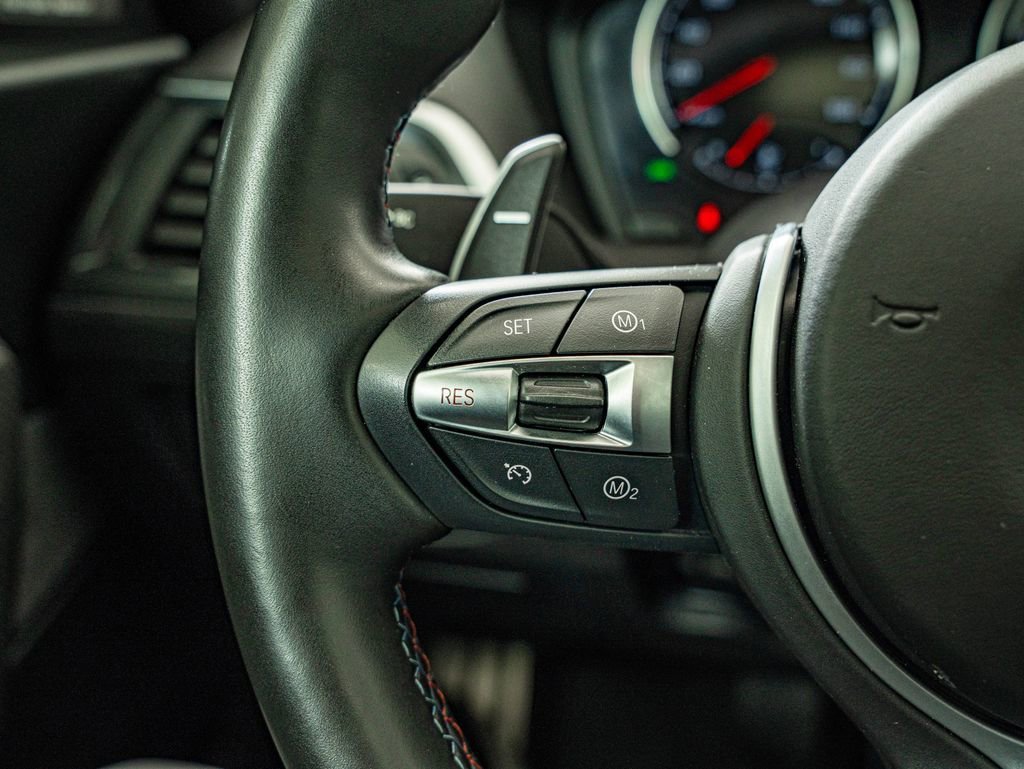 Used 2020 Alpine White BMW Competition image 26