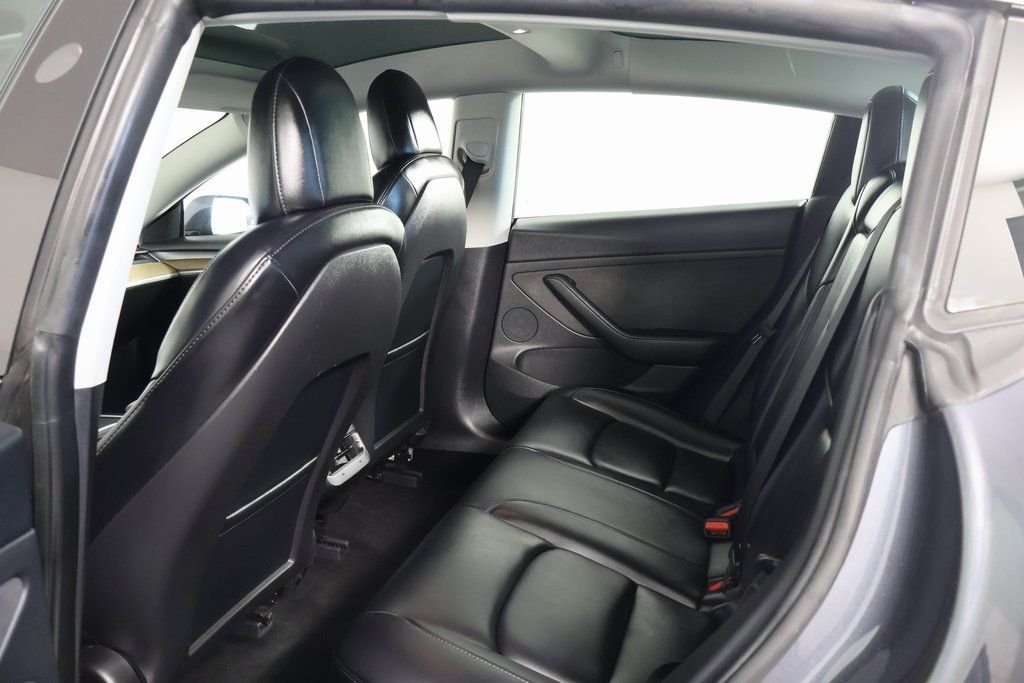 Used 2022  Tesla Base image 11