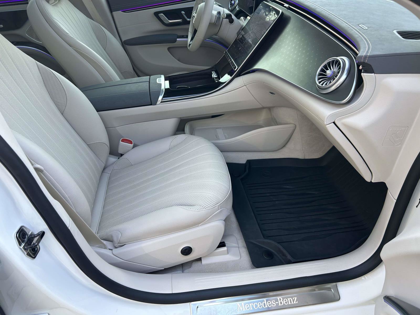 Certified Used 2023 MANUFAKTUR Diamond White Mercedes-Benz EQS 450 4MATIC® Sedan image 48
