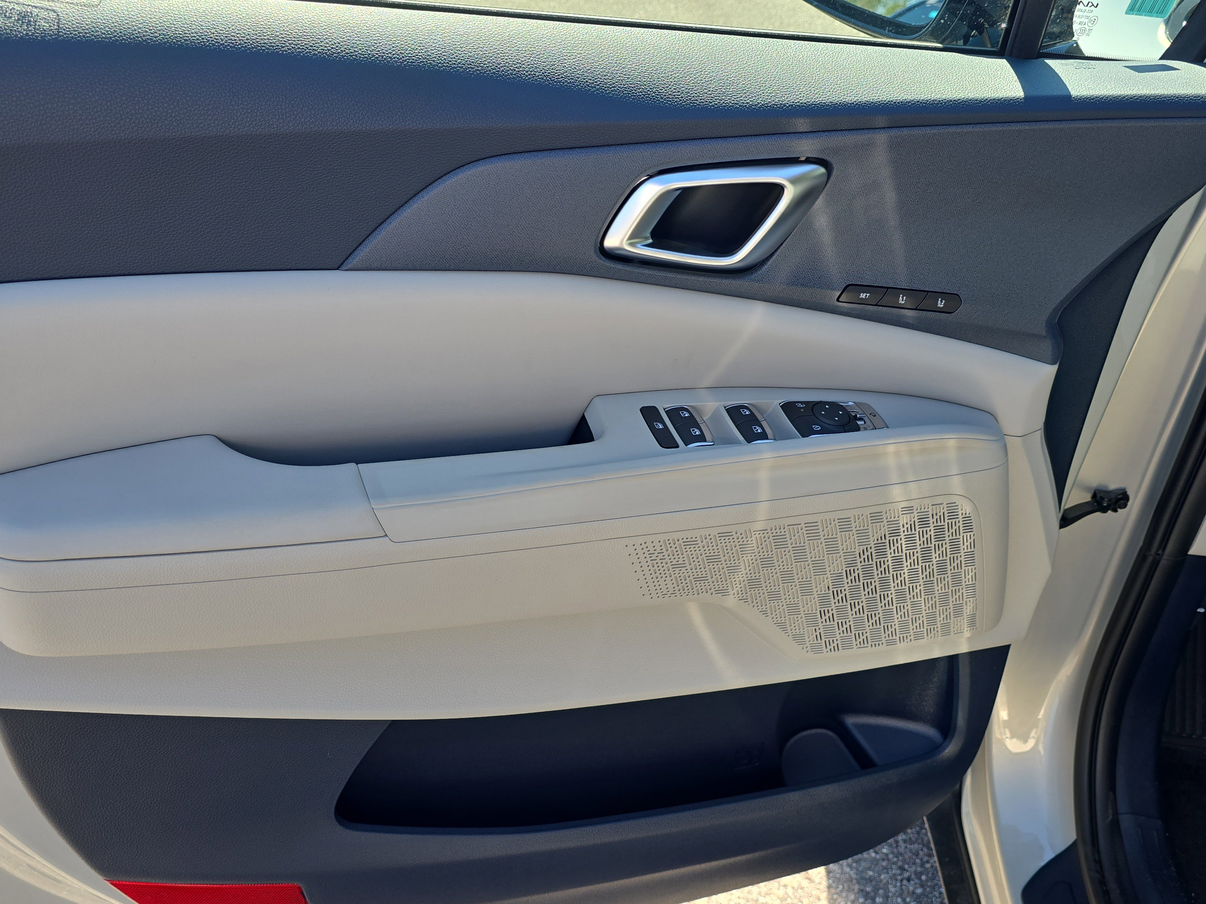 New 2026 Ivory Silver Kia EX image 19