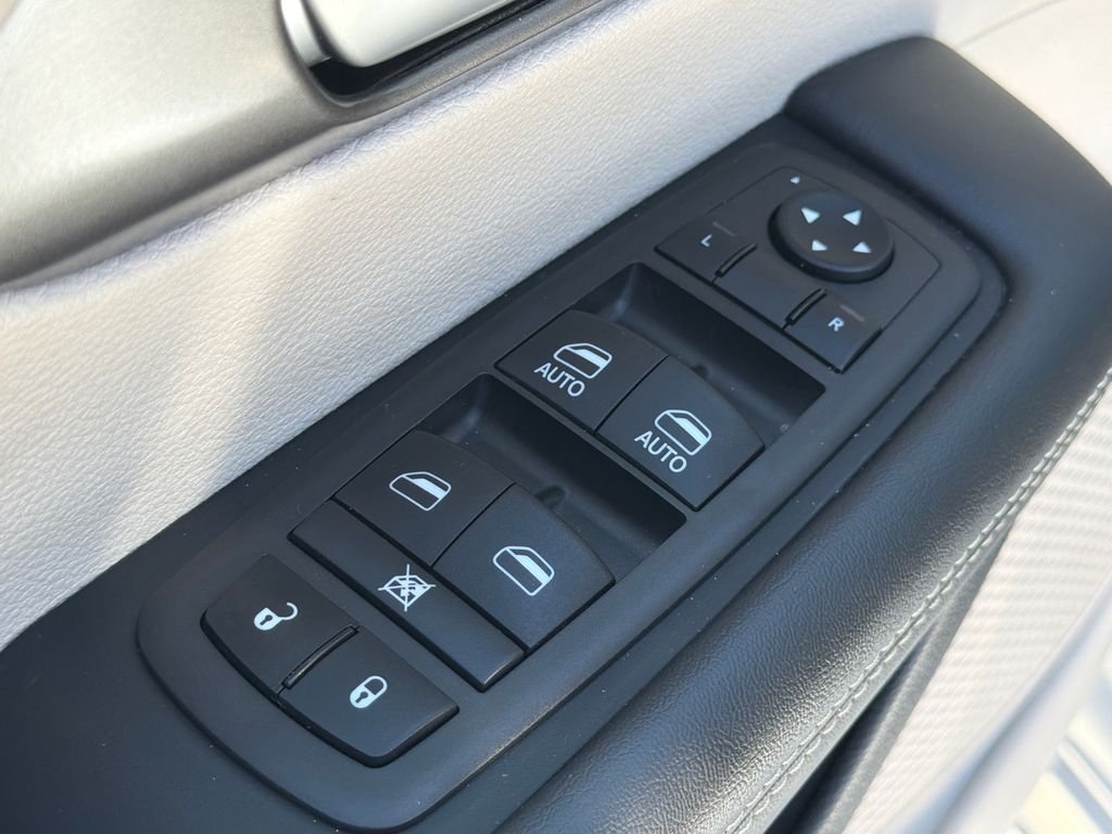 Used 2024 Silver Chrysler Touring L image 25